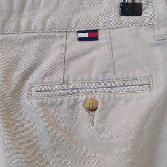 Tommy Hilfiger khaki pleated four pocket shorts with cuffs - Picture 6 of 7